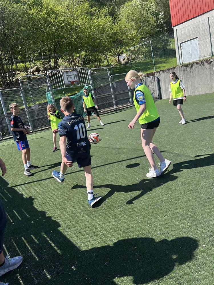 Besøk på skulen - Klikk for stort bilete