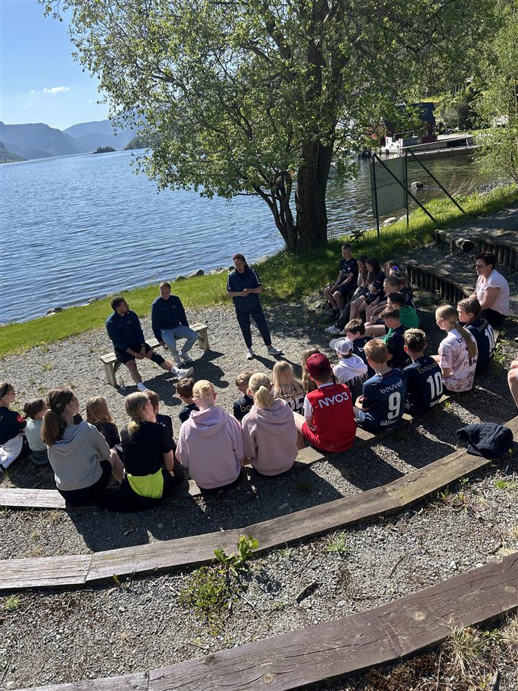 Besøk på skulen - Klikk for stort bilete